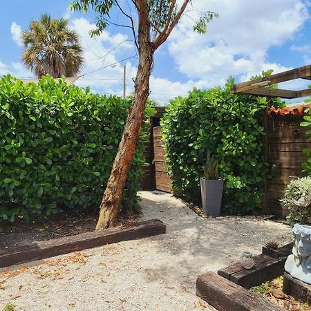 Private Aparment Studio In The Hard Of Miami Unit # 6 Opa-locka エクステリア 写真
