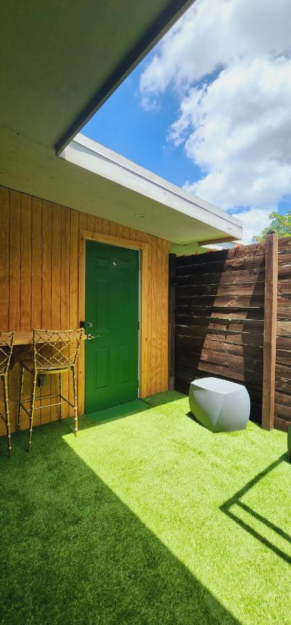 Private Aparment Studio In The Hard Of Miami Unit # 6 Opa-locka エクステリア 写真